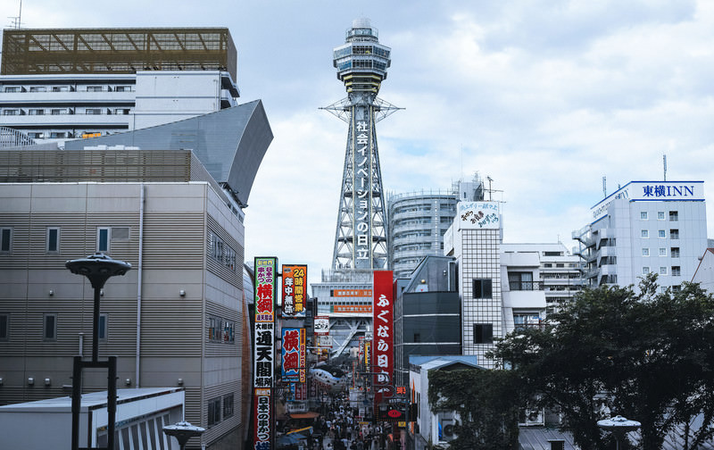 やかましいとのツッコミ文化