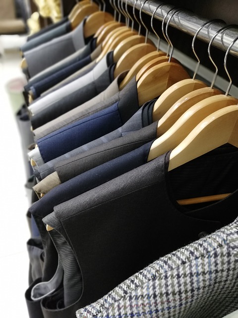 外出先でも簡単に服のホコリを取る方法