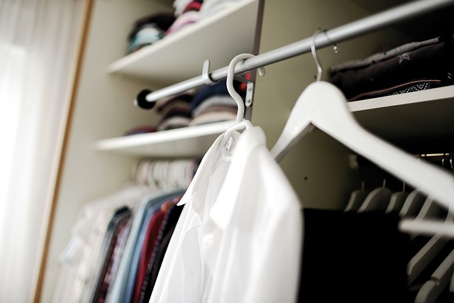 服を置くだけの簡単見せる収納アイデア