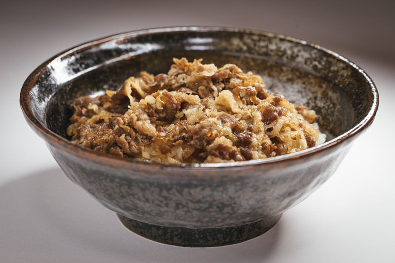 牛丼の量の比較：キング牛丼とメガ牛丼