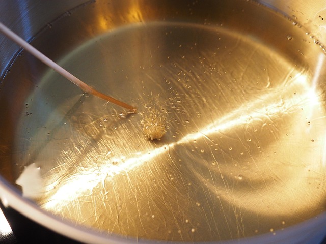 揚げ油の泡立ち、食べても大丈夫？その理由徹底解説
