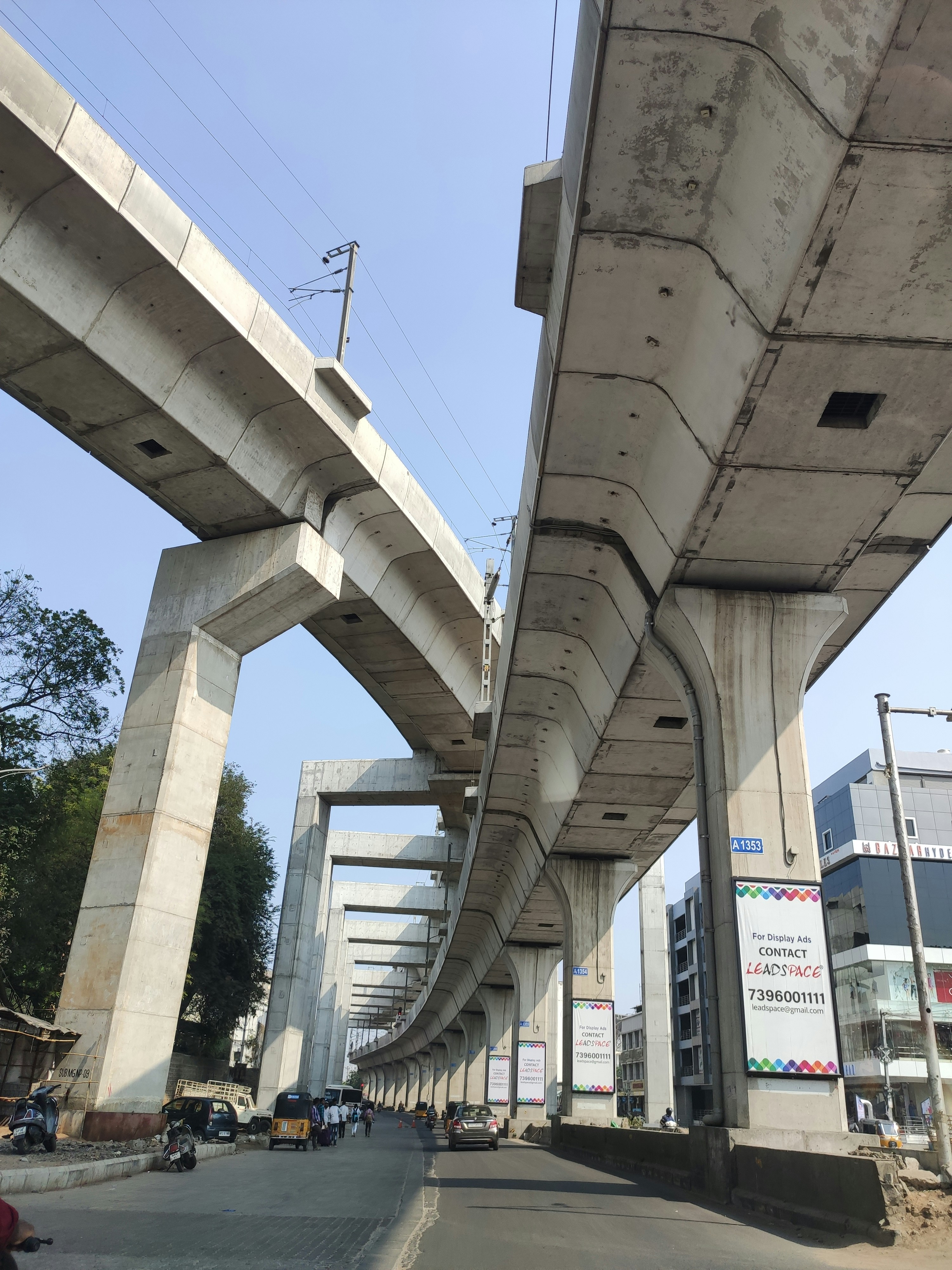 知っておくべき！陸橋と跨線橋の安全性の違い
