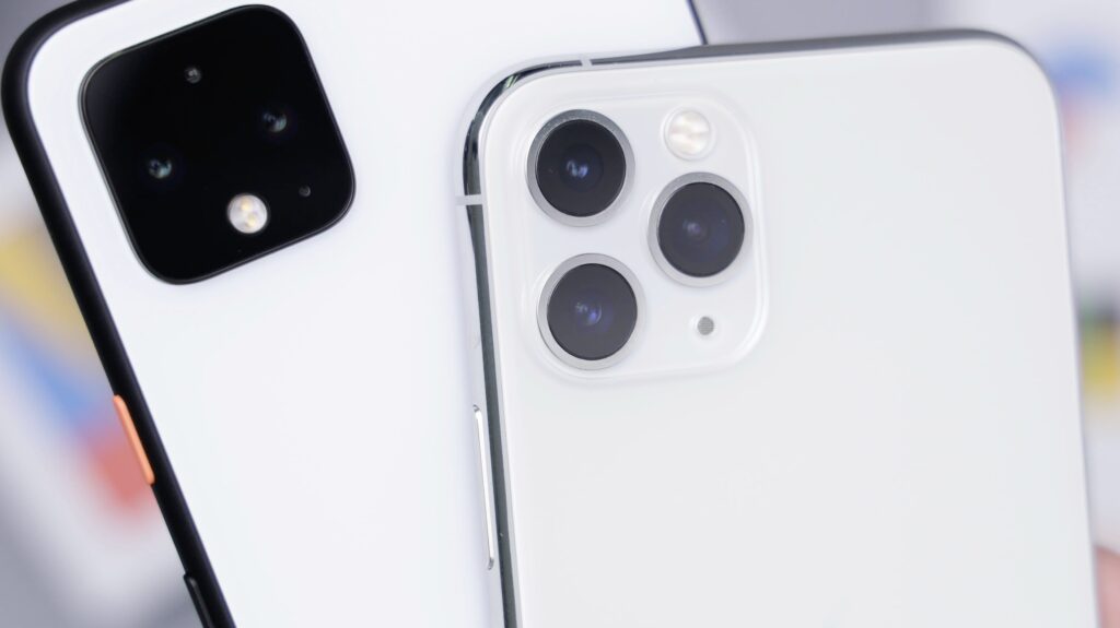 Appleの「ポスター」とGoogleの「コーリングカード」の違いとは？